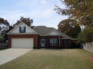 105 Robin Ct, Deatsville, AL 36022