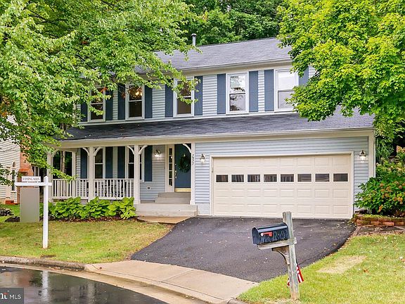 3rd image of 7977 Oak Bridge Ln