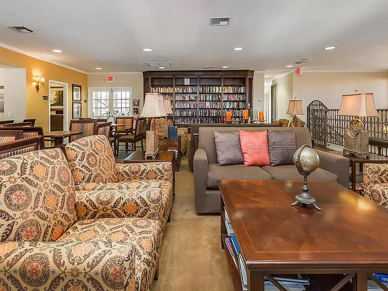 Mesa Royale 55+ Active Community — Photo 14