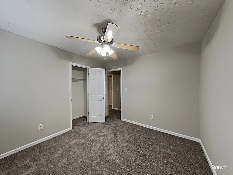 383 Robin Hood Dr — Photo 9