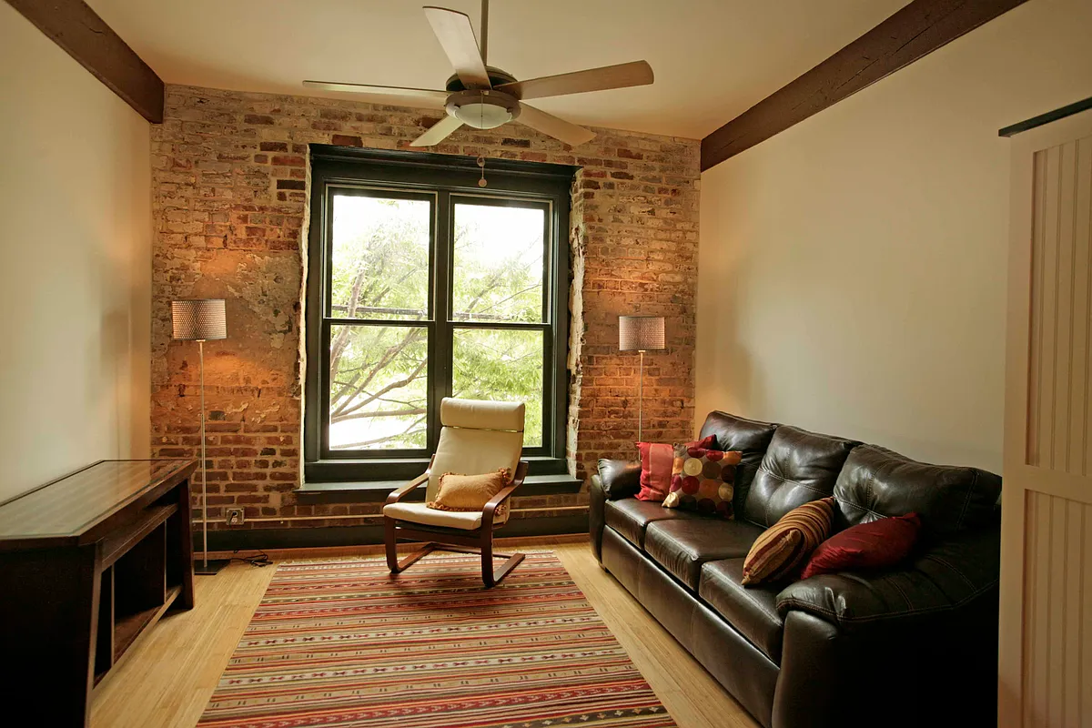 Building Photo - Cobblestone Commons