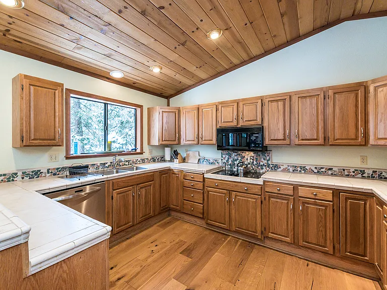 7995 Forest Glen Dr — Photo 6