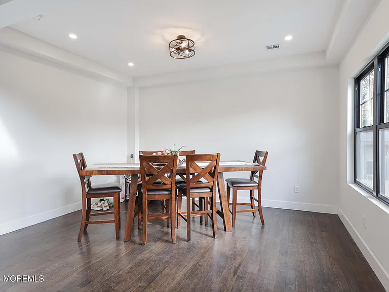 35 Alberta Ave — Photo 12
