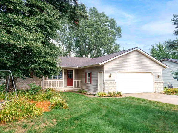 7446 Woodside Dr, Hudsonville, MI 49426