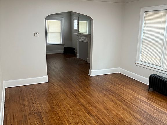 5th image of 2516 Gladstone St