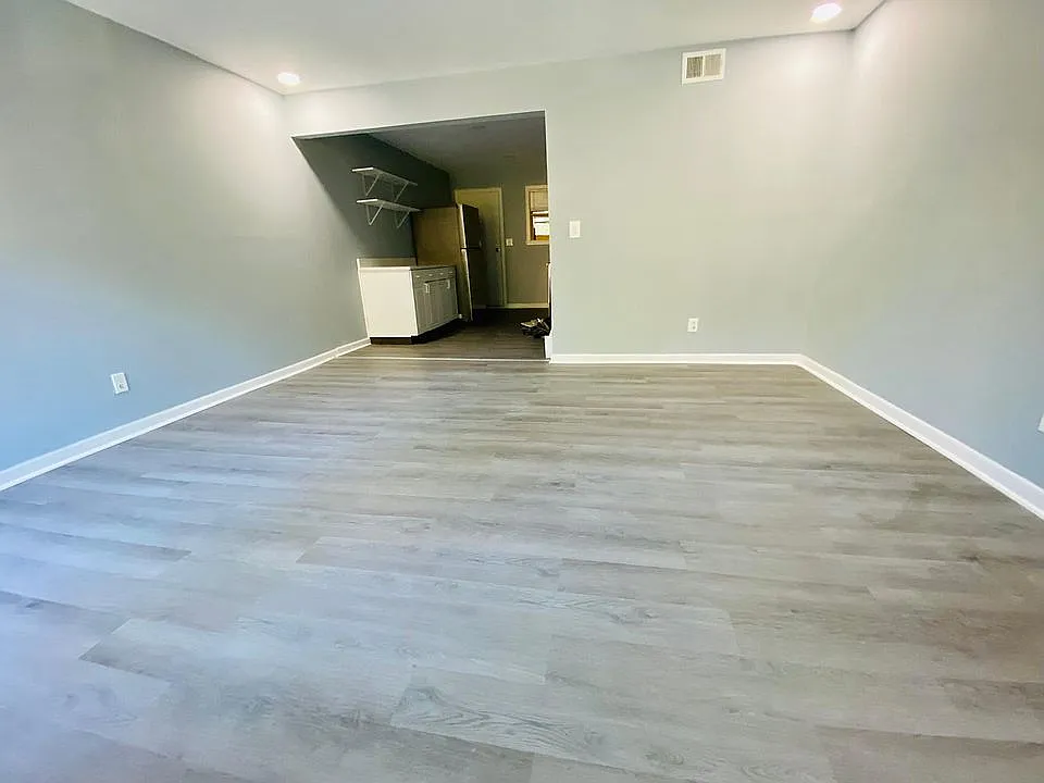 564 Springwoods Dr — Photo 3