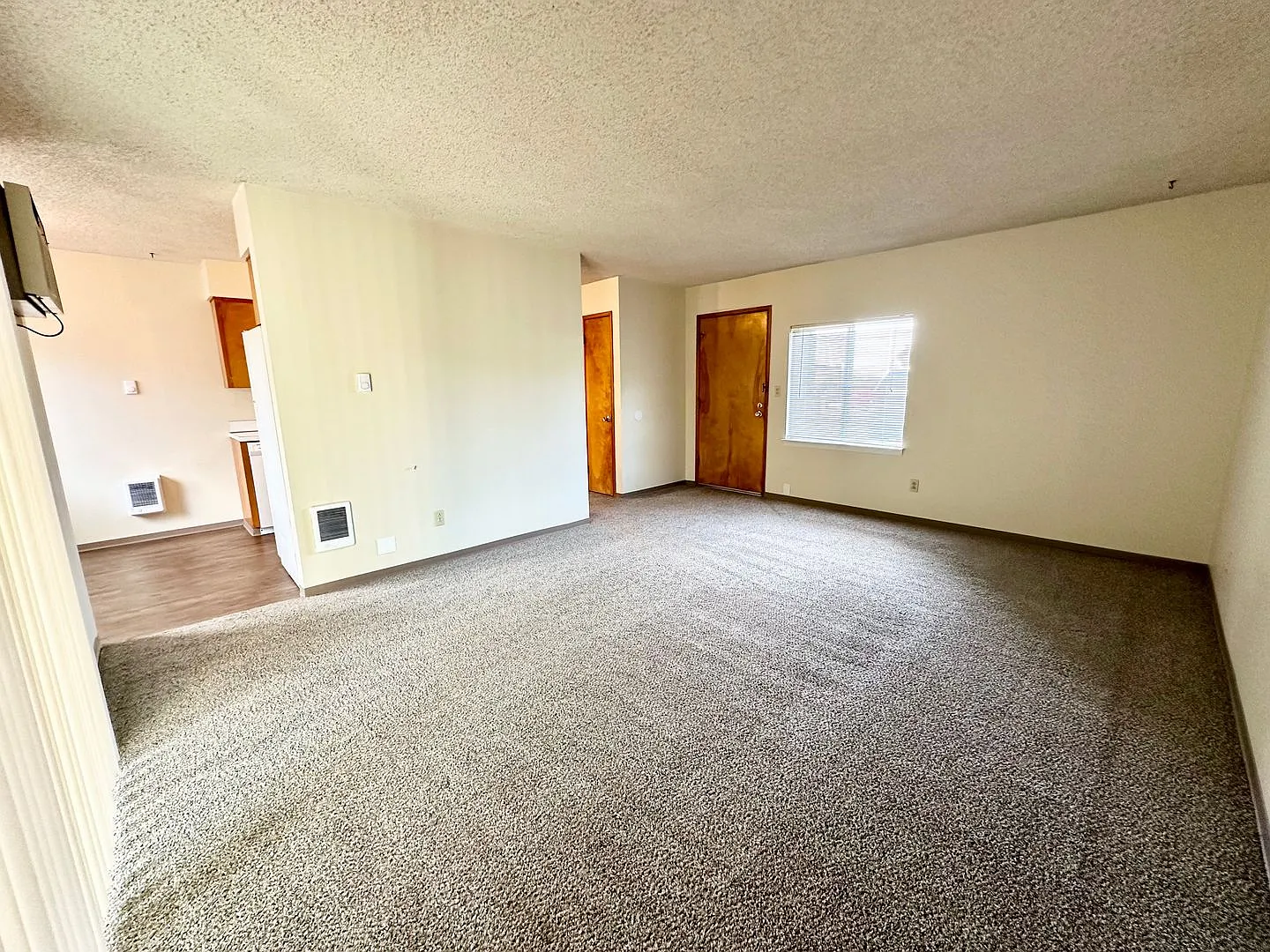 4507 Hillcrest Drive — Photo 2