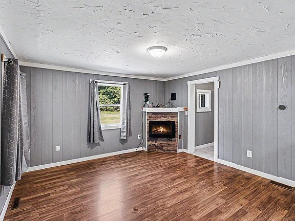 2nd image of 10472 Ravine Rd