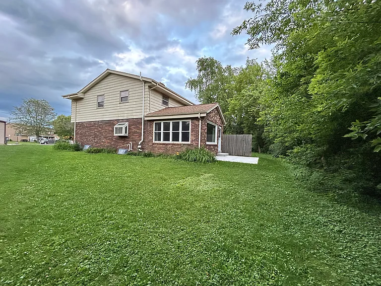 2711 Albany Ct — Photo 19