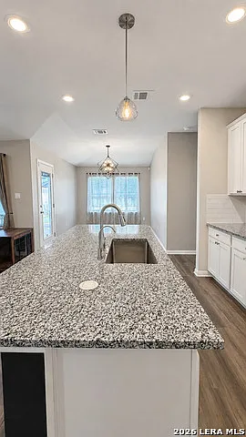 3 bed, 2.0 bath, 1522 sqft, $1,800 — Photo 2