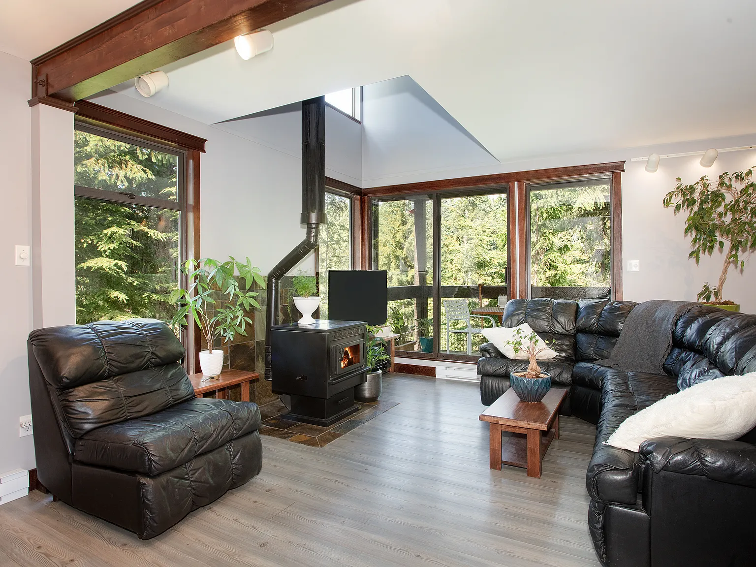 2-Bedroom Nordic/Creekside Winter Rental — Photo 2