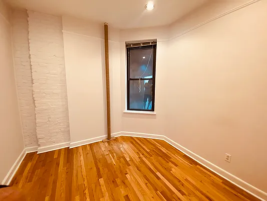 Rented by Metropolis Real Estate of Manhattan | media 17