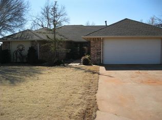306 Grissom Dr, Elk City, OK 73644