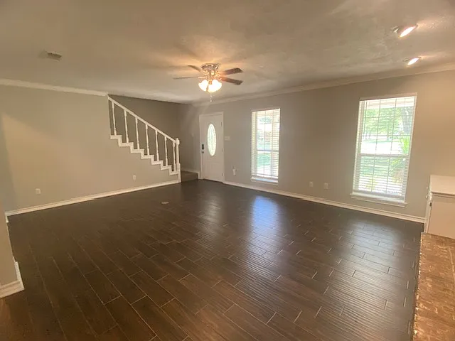 601 Brown Dr — Photo 3