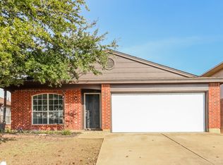 621 Hollyberry Dr, Mansfield, TX 76063