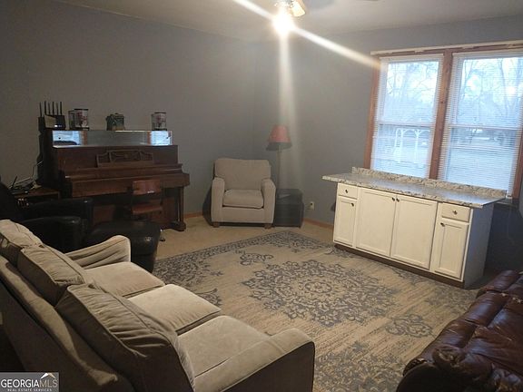 3rd image of 1006 Ridge Rd