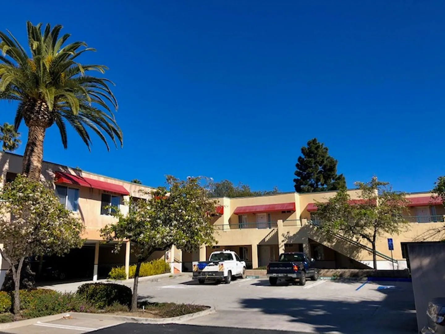 One Bedroom Apartment with Fenced Yard Near Downtown SLO — Photo 2