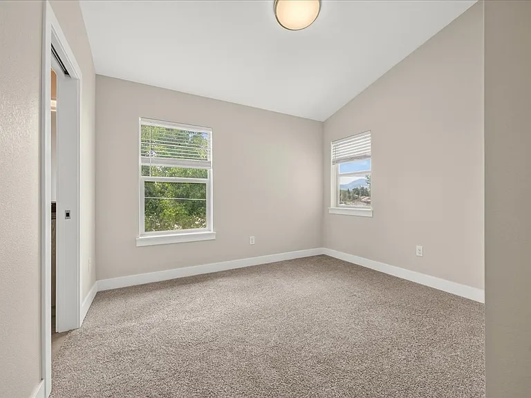 1407 Rogers Ct — Photo 29