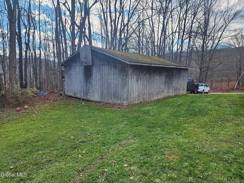 5th image of 1099 W Hill Road