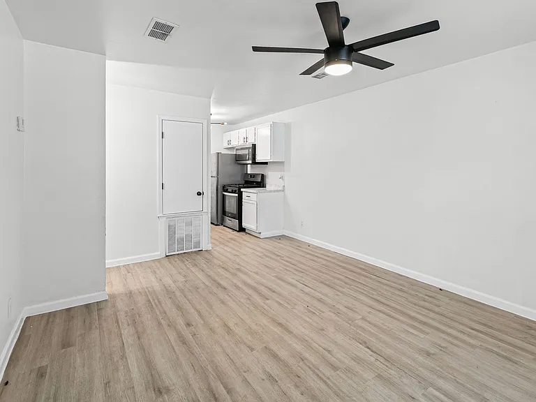 3038 Weir Ave — Photo 2
