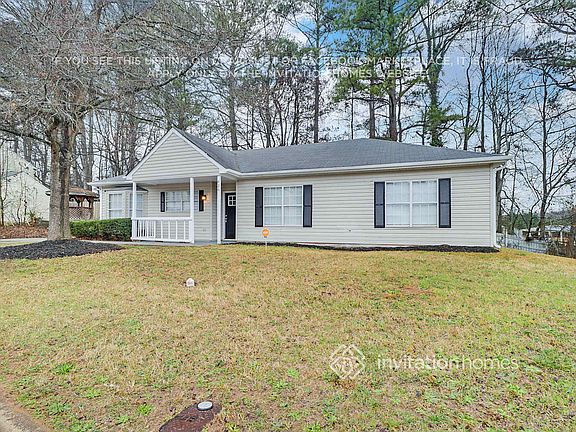 3rd image of 626 Waynes Ct SE