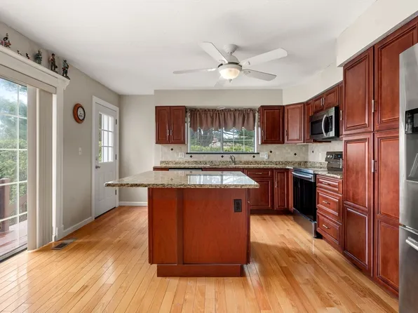 34 Country Club Ln #C, Milford, MA 01757