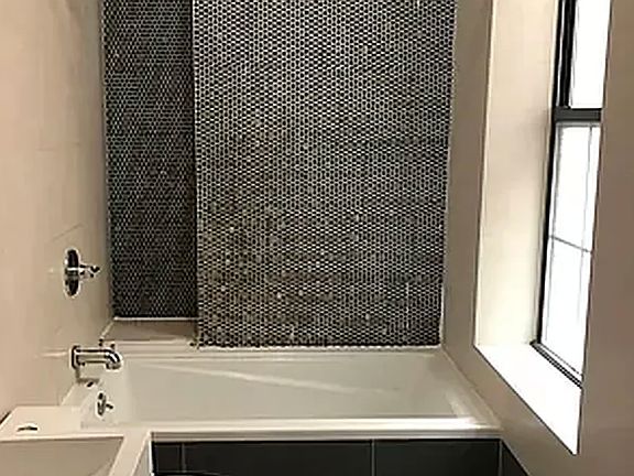 5th image of 28 Stuyvesant Ave #1A