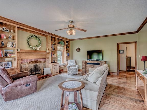 2nd image of 8265 Hunters Creek Dr