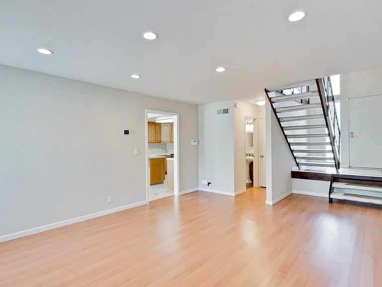 6651 Bunker Hill Ct — Photo 3