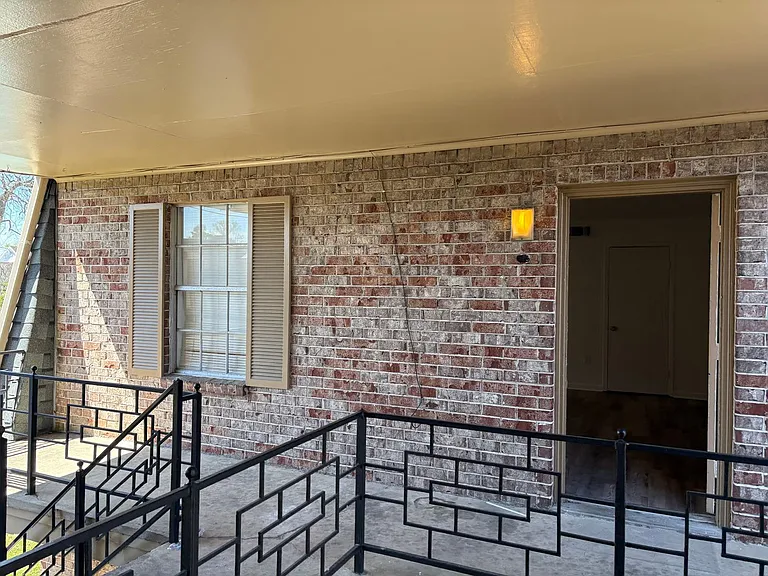 10542 Jefferson Hwy — Photo 3