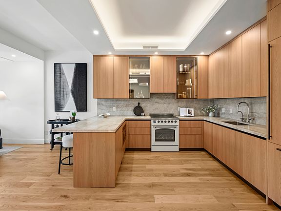 3rd image of 228 13th St #404
