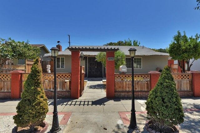 1st image of 3840 Honolulu Dr