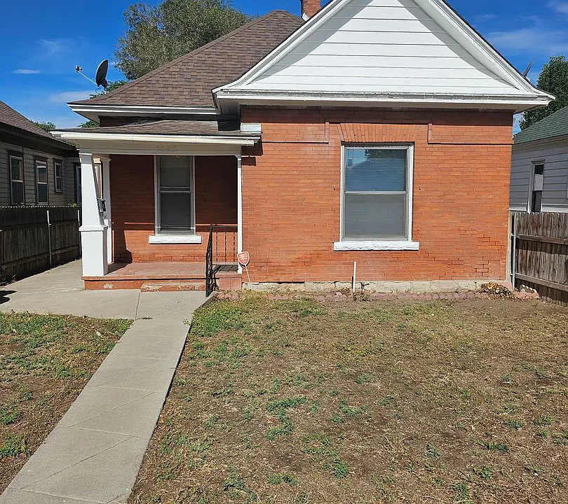 1223 Claremont Ave