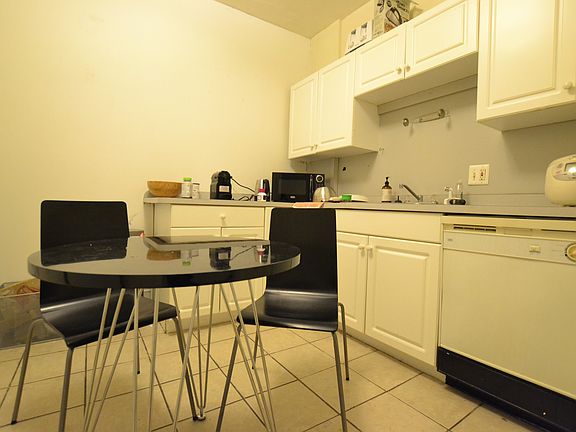 2nd image of 60 Egmont St #33O