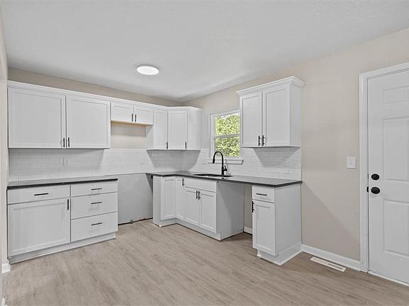 5th image of 5417 S Benton Ave