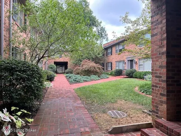 3811 Washington Sq APT 1F, Saint Matthews, KY 40207