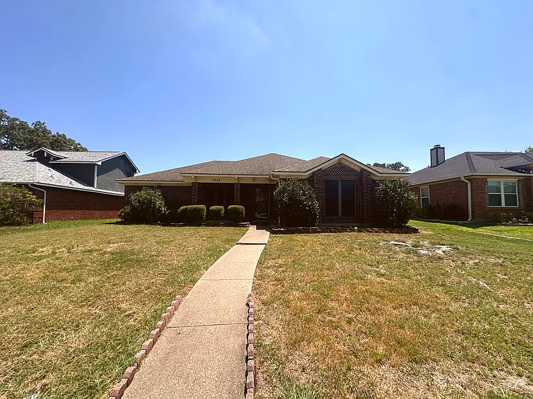 2318 Crystal Creek Ln — Photo 2