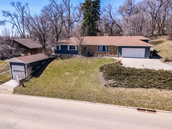 801 5th Ave NW, Valley City, ND 58072