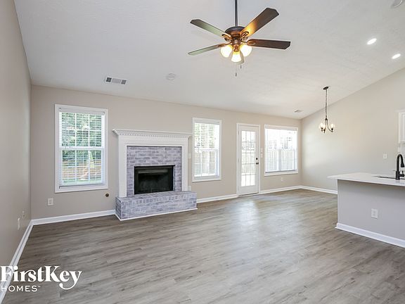 3rd image of 617 Stone Hollow Pl