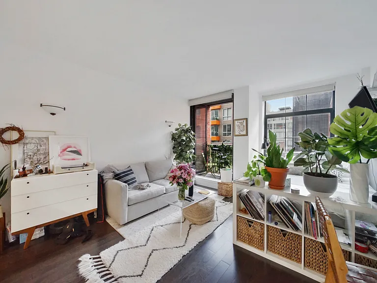 150 N 12th St #3I — Photo 4