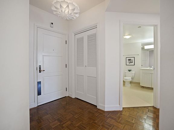 5th image of 555 Byron St APT 202
