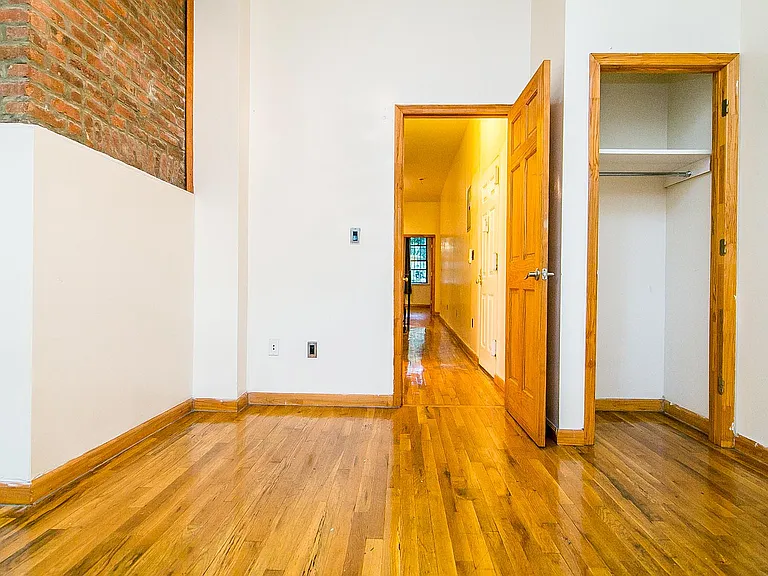 269 Melrose St #1R — Photo 5