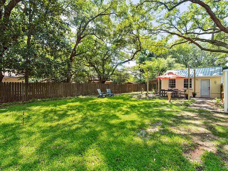 1444 Pocahontas St — Photo 74