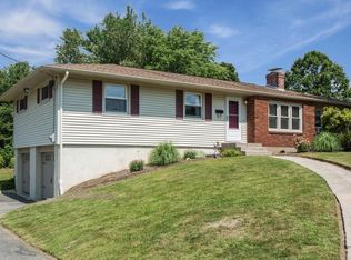 84 Rochdale St, Auburn, MA 01501