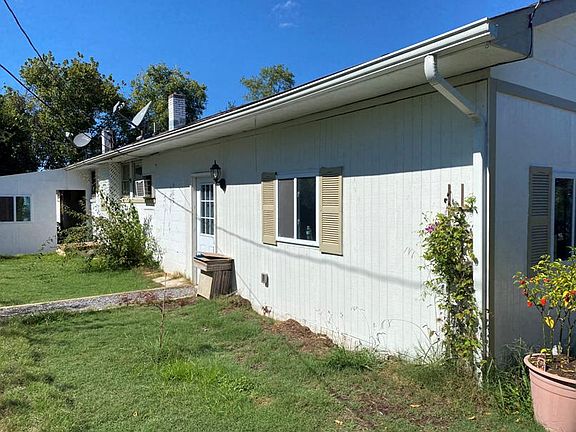 2nd image of 132 & 134 Maryville Cir