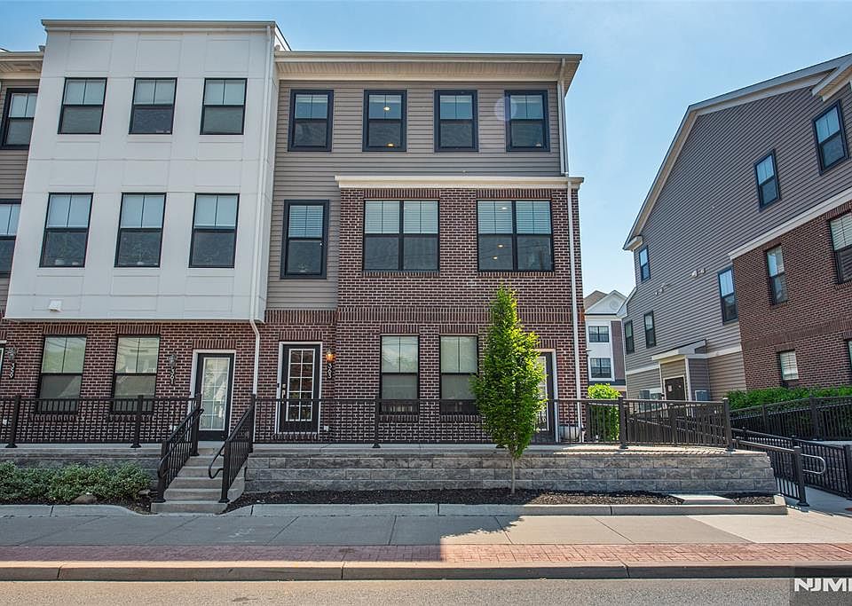 1st image of 363 Main St