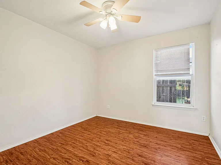 100 Kendall Cv — Photo 19