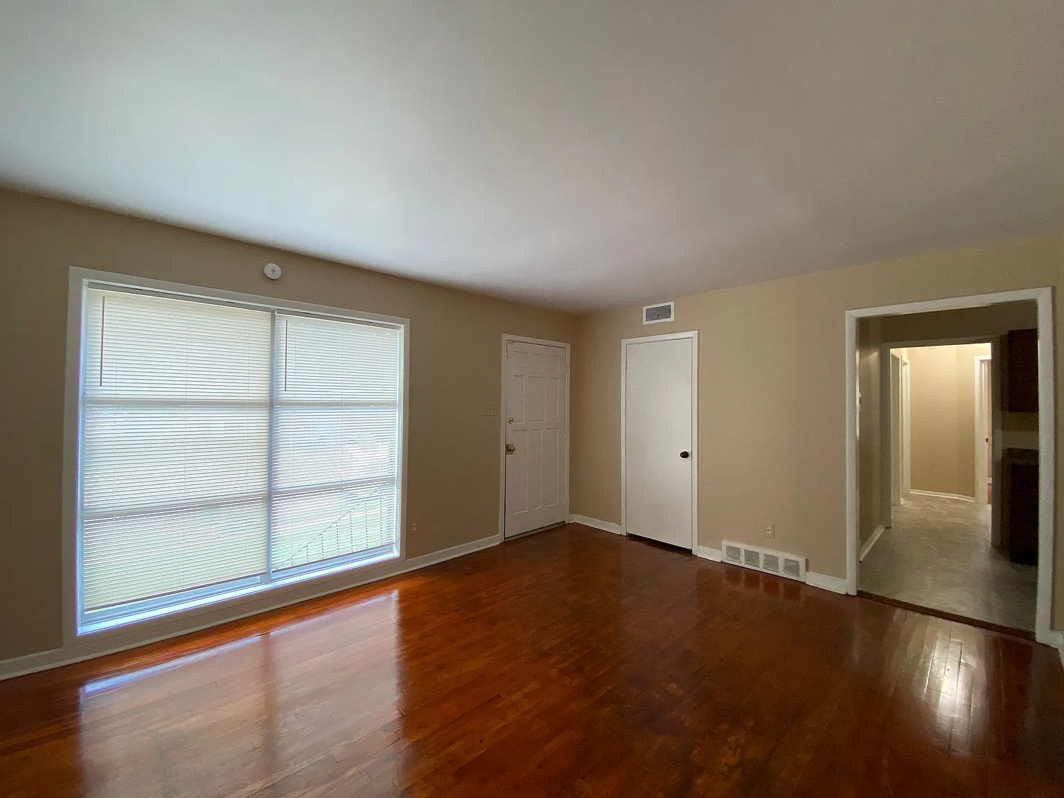 3523 Hallbrook St — Photo 4