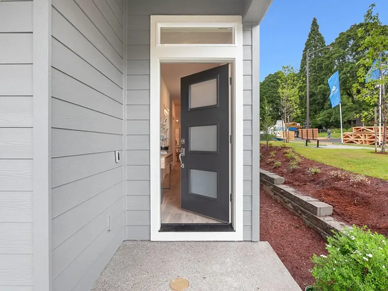 7207 SW Spruce St — Photo 2