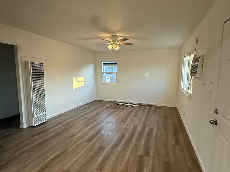 438 Howard St — Photo 3